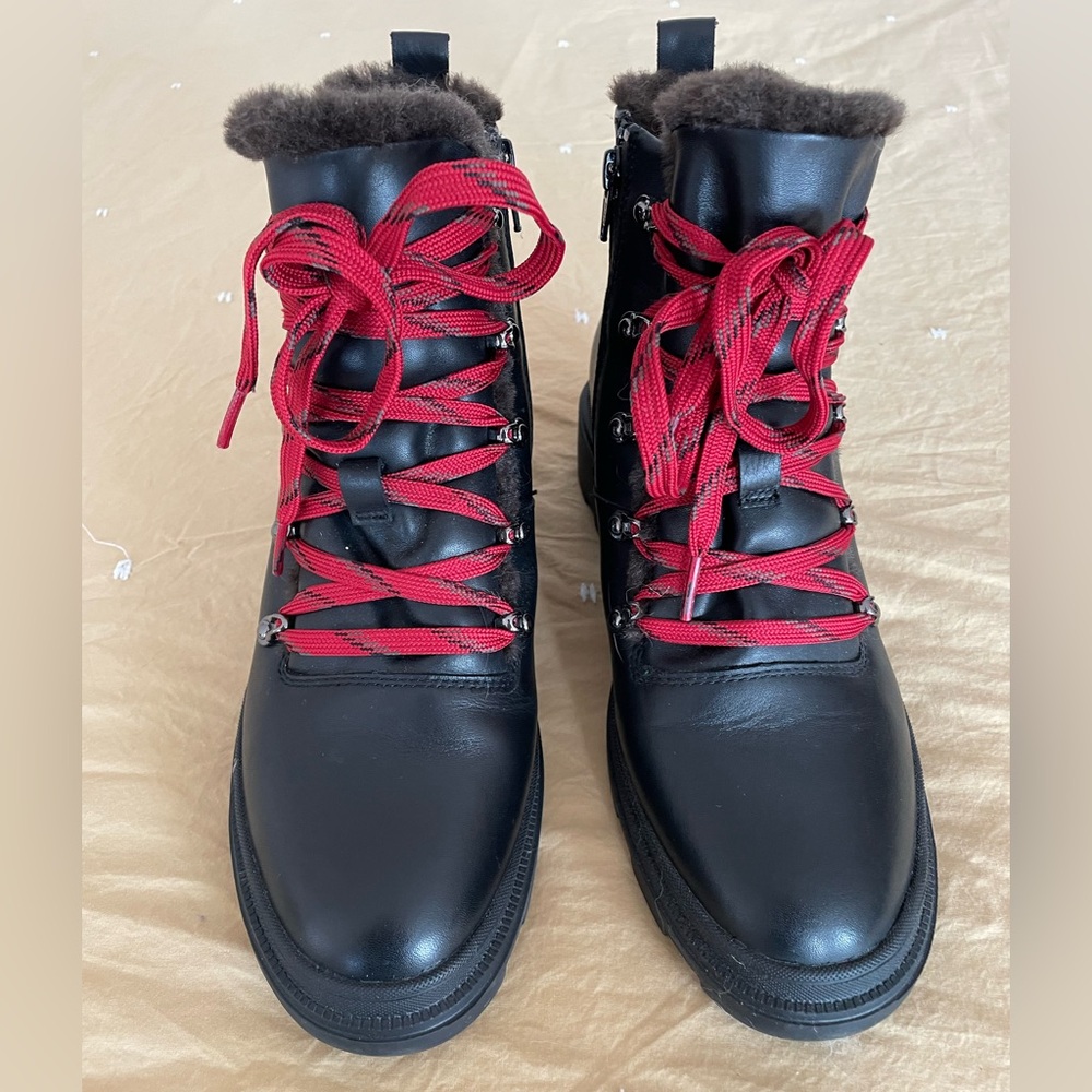 Cozy 90s style winter boots